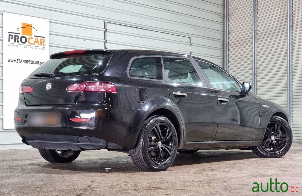 2010' Alfa Romeo 159 Sportwagon photo #2