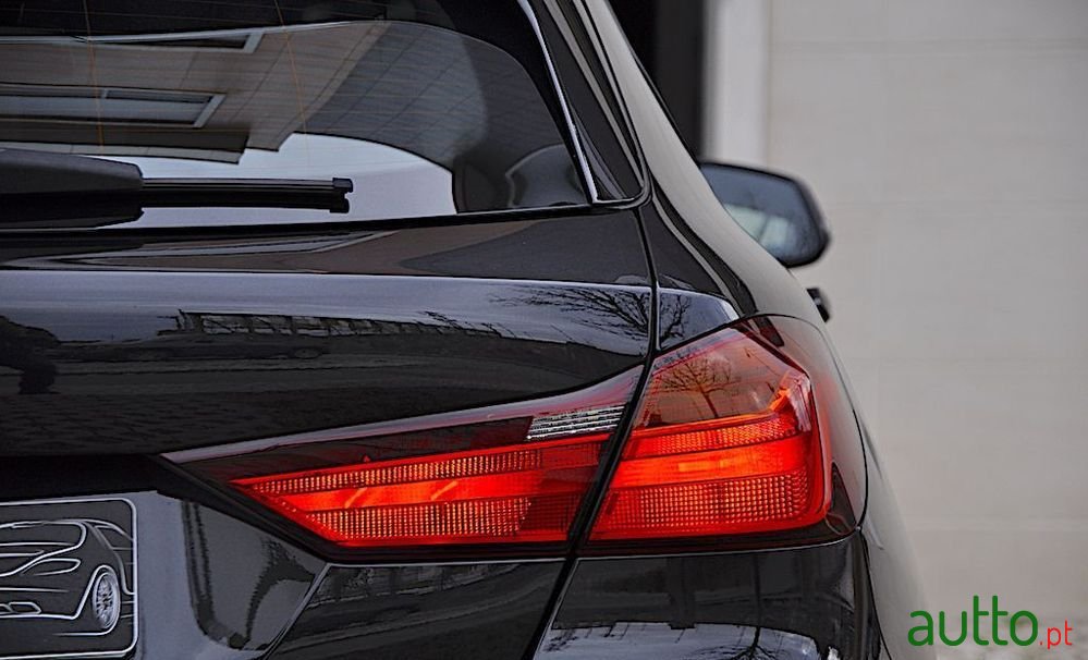 2020' BMW 118 photo #3