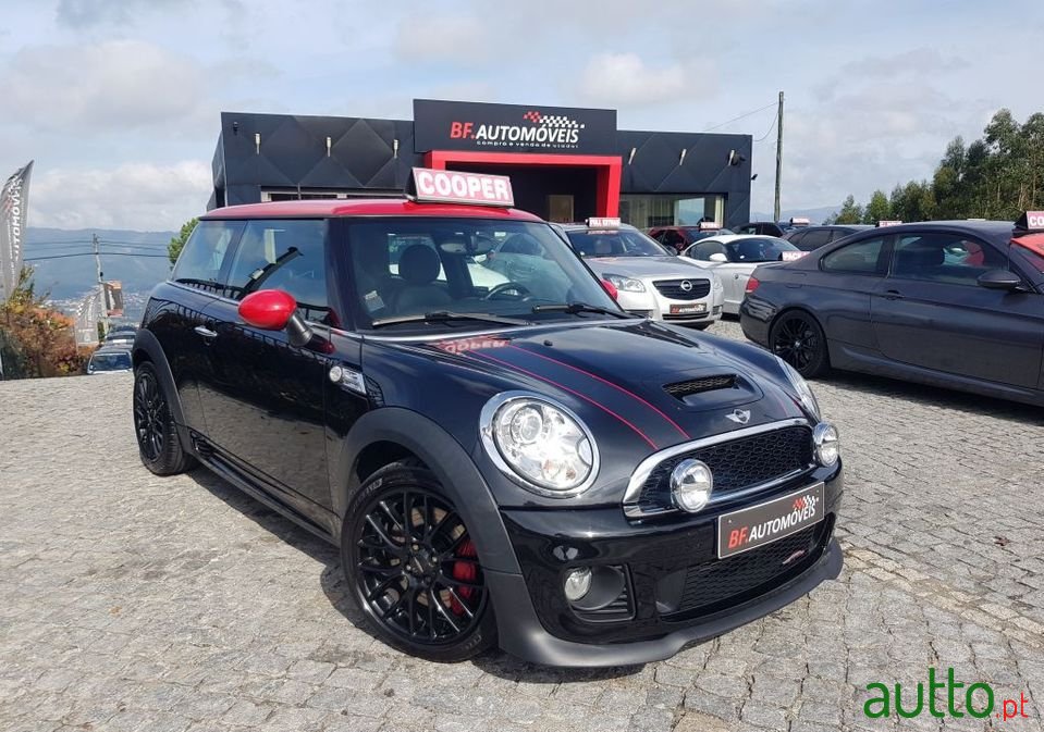 2011' MINI John Cooper Works photo #4