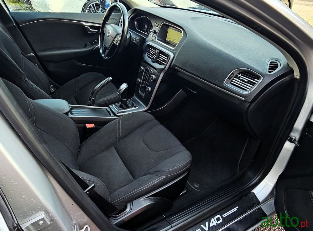 2014' Volvo V40 D2 Kinetic photo #5