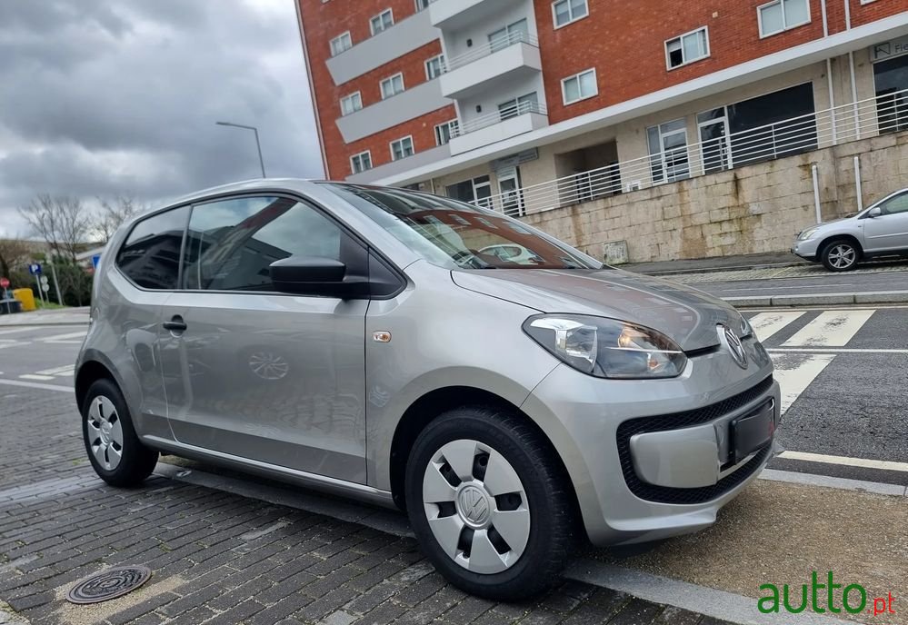 2015' Volkswagen Up! 1.0 Bluemotion Move photo #3