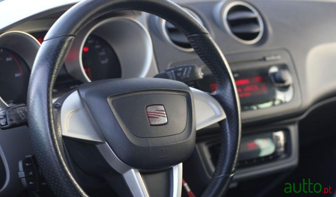 2011' SEAT Ibiza St Copa photo #2