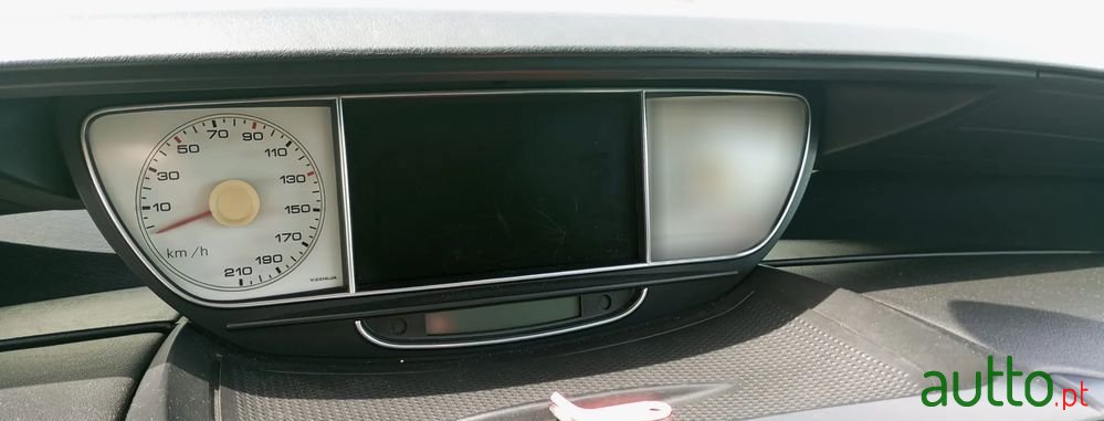 2012' Citroen C8 photo #5