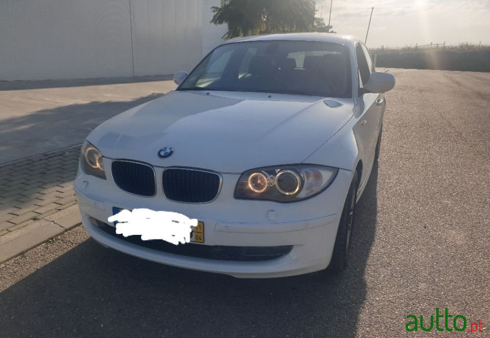 2011' BMW 118 photo #5