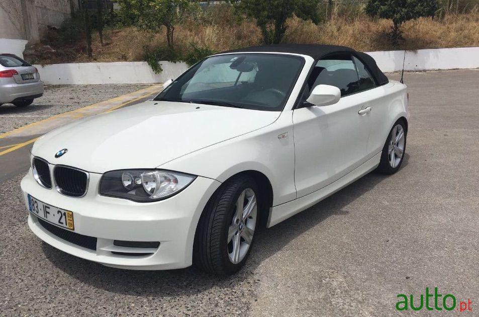 2009' BMW 118 Cabrio photo #1