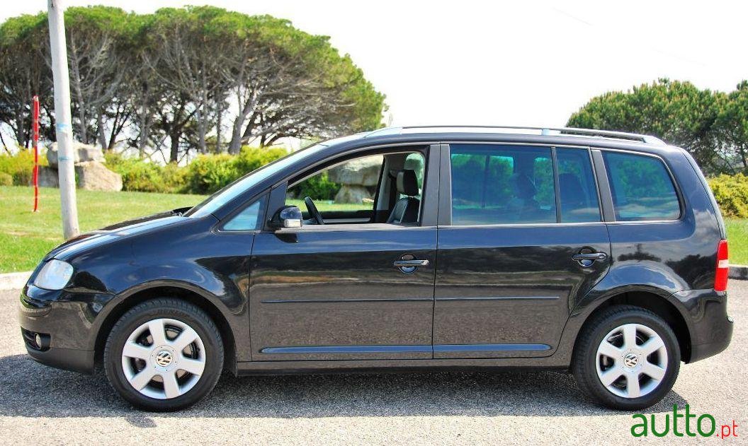 2005' Volkswagen Touran photo #2