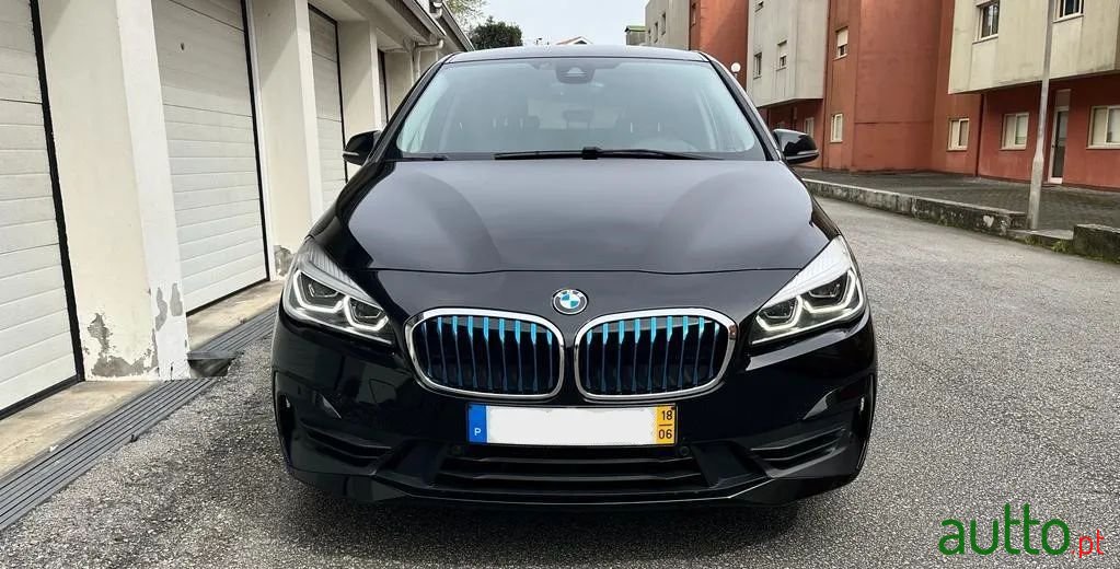 2018' BMW 225Xe Active Tourer photo #2