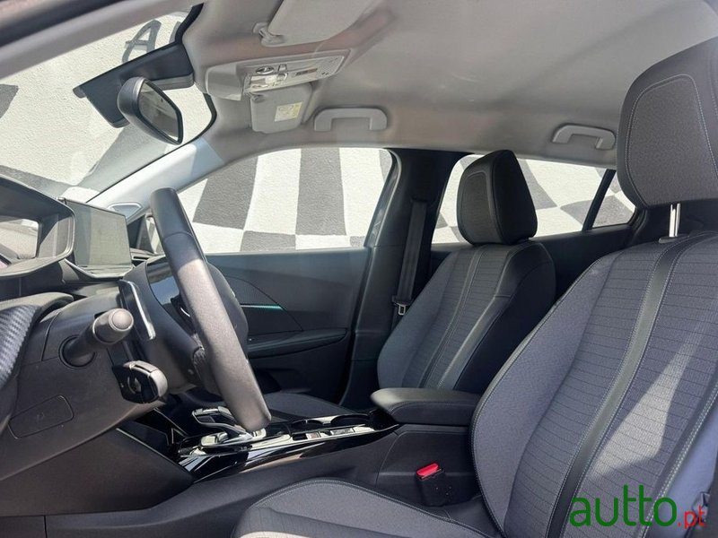 2021' Peugeot 2008 photo #6