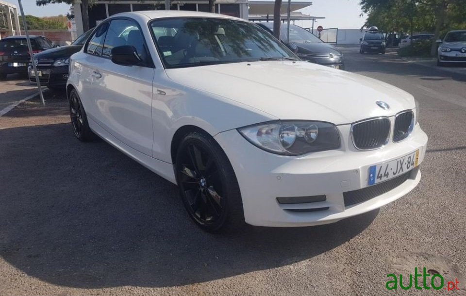 2010' BMW 1 Series 120 D photo #2