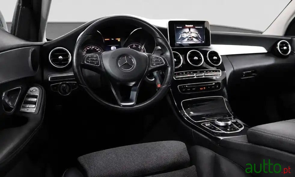 2017' Mercedes-Benz Classe C photo #5