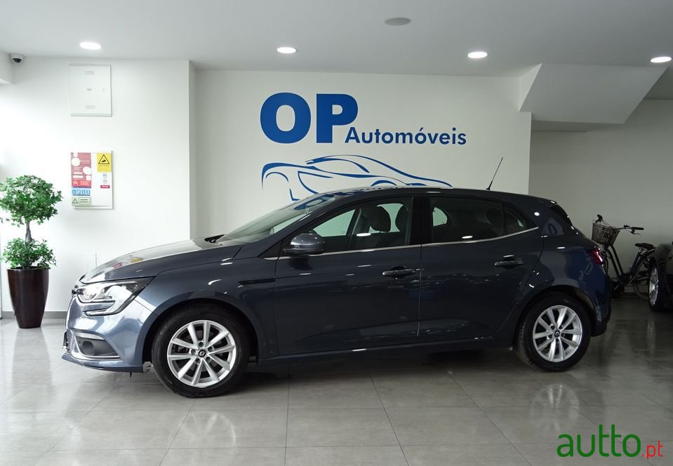 2019' Renault Megane photo #2