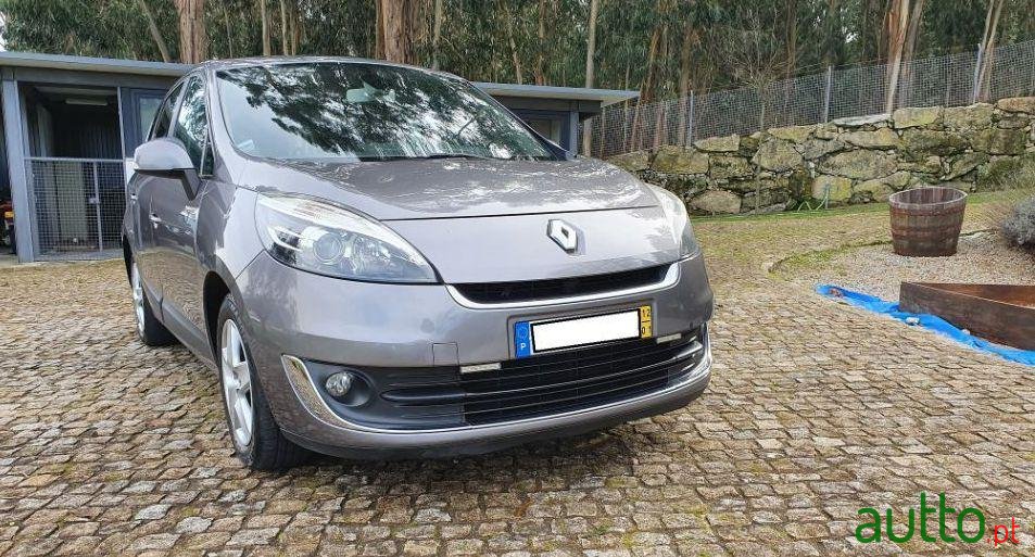 2012' Renault Grand Scenic photo #2