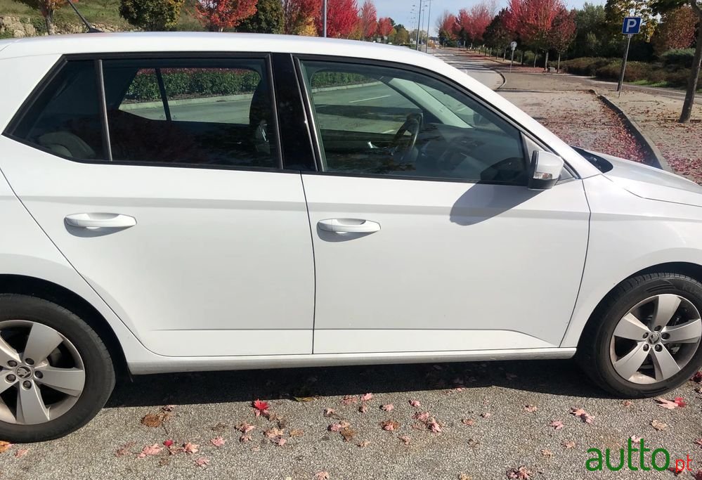 2017' Skoda Fabia 1.4 Tdi Active photo #5