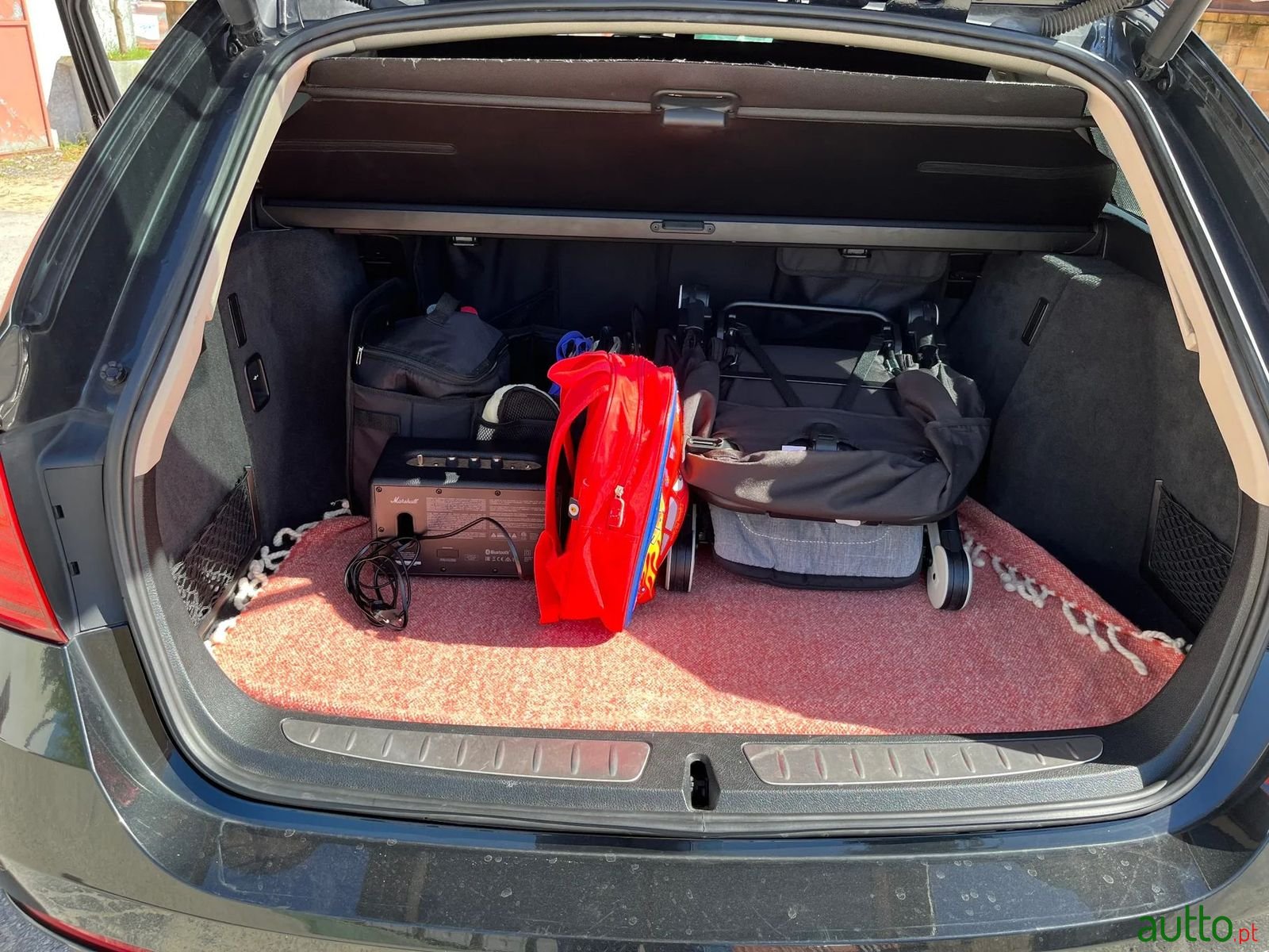 2014' BMW 318 photo #5