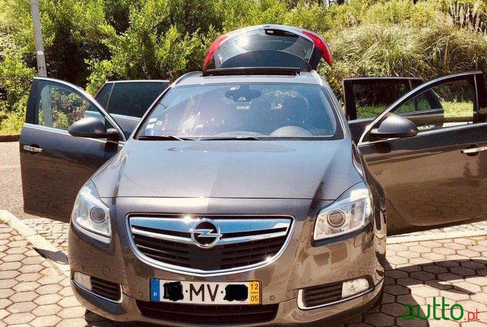 2012' Opel Insignia Sports Tourer photo #2