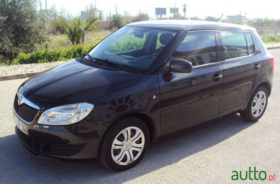 2011' Skoda Fabia 1.6Tdi photo #2