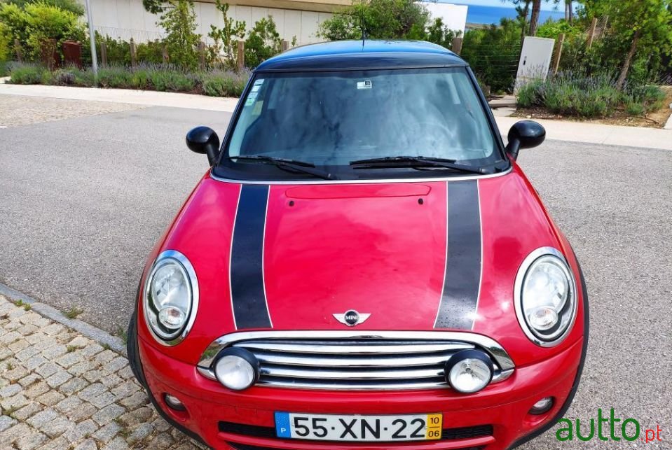 2010' MINI Cooper photo #2