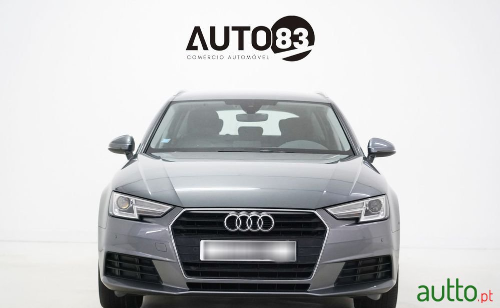 2018' Audi A4 Avant photo #2