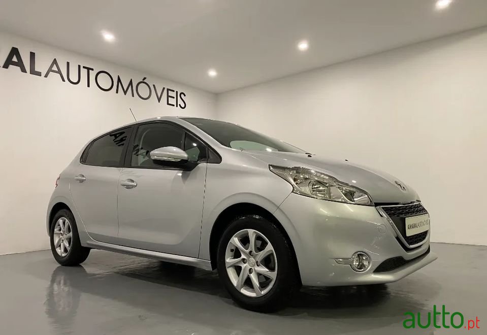 2014' Peugeot 208 photo #2