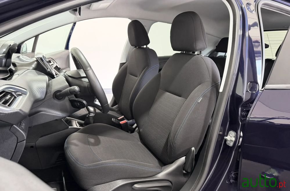 2017' Peugeot 208 1.2 Puretech Style photo #6