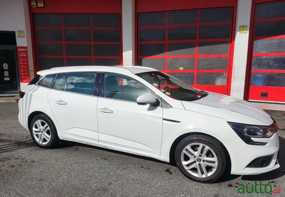 2020' Renault Mégane Sport Tourer photo #2