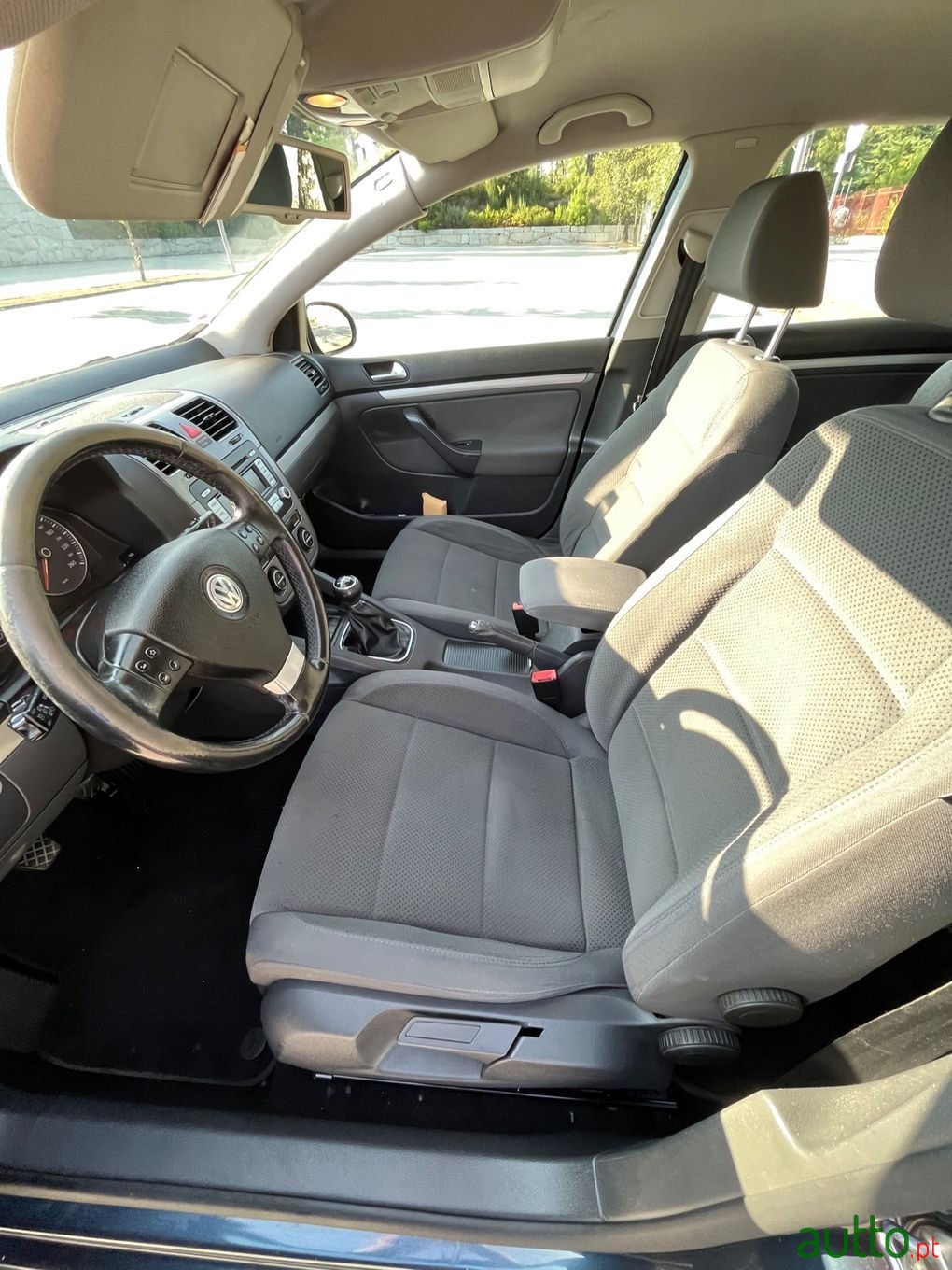 2008' Volkswagen Golf photo #5