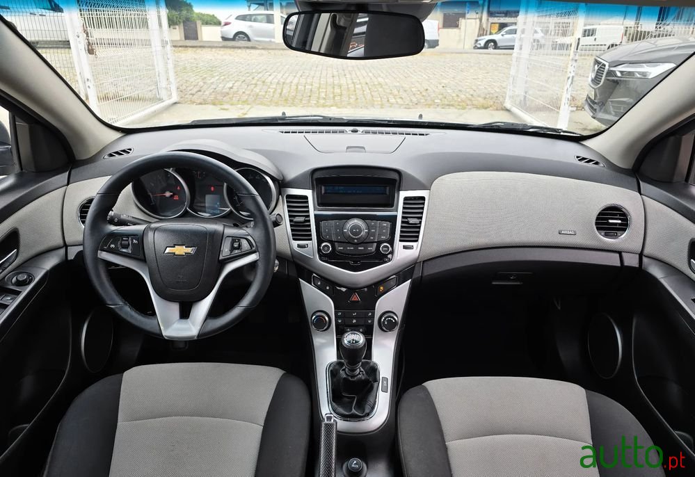 2011' Chevrolet Cruze 1.6 Ls photo #6