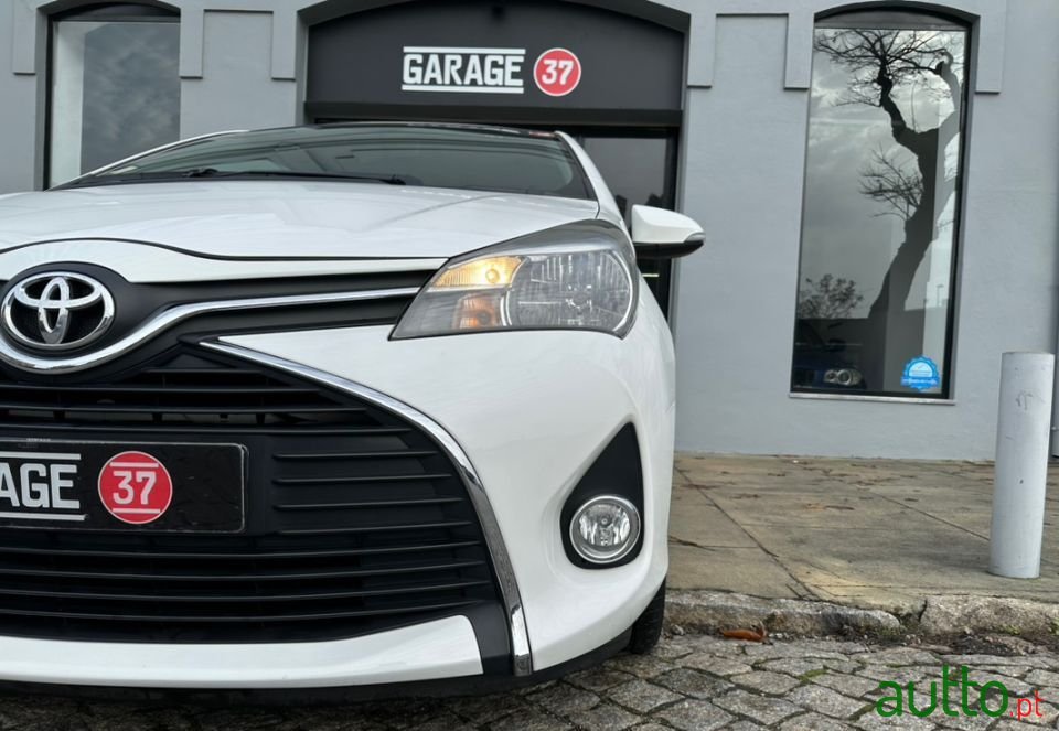 2015' Toyota Yaris photo #5