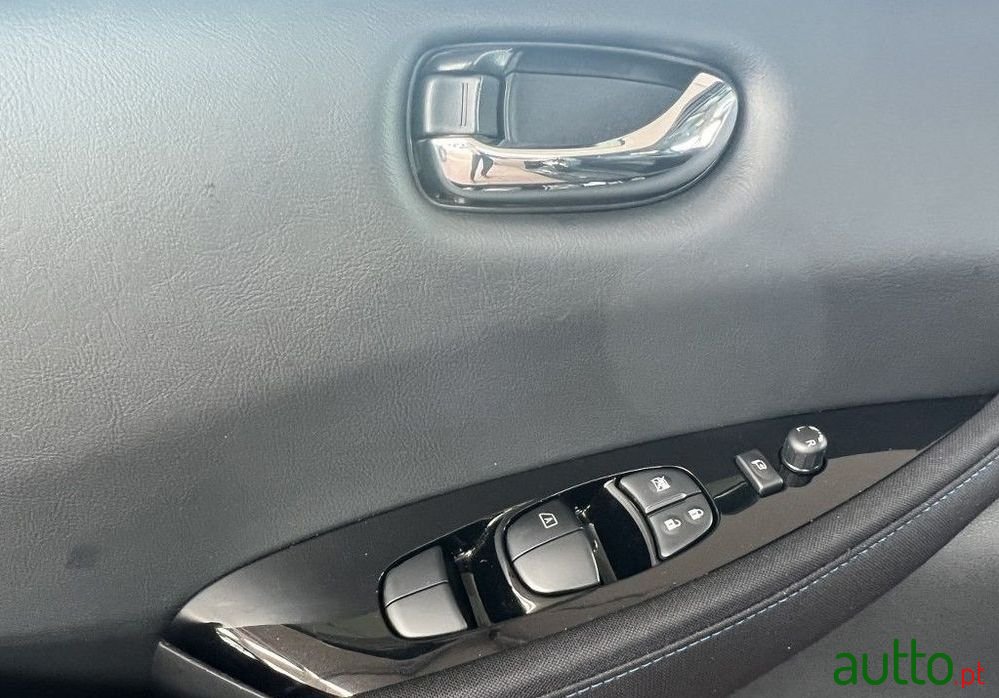 2018' Nissan Leaf N-Connecta Two Tone photo #4