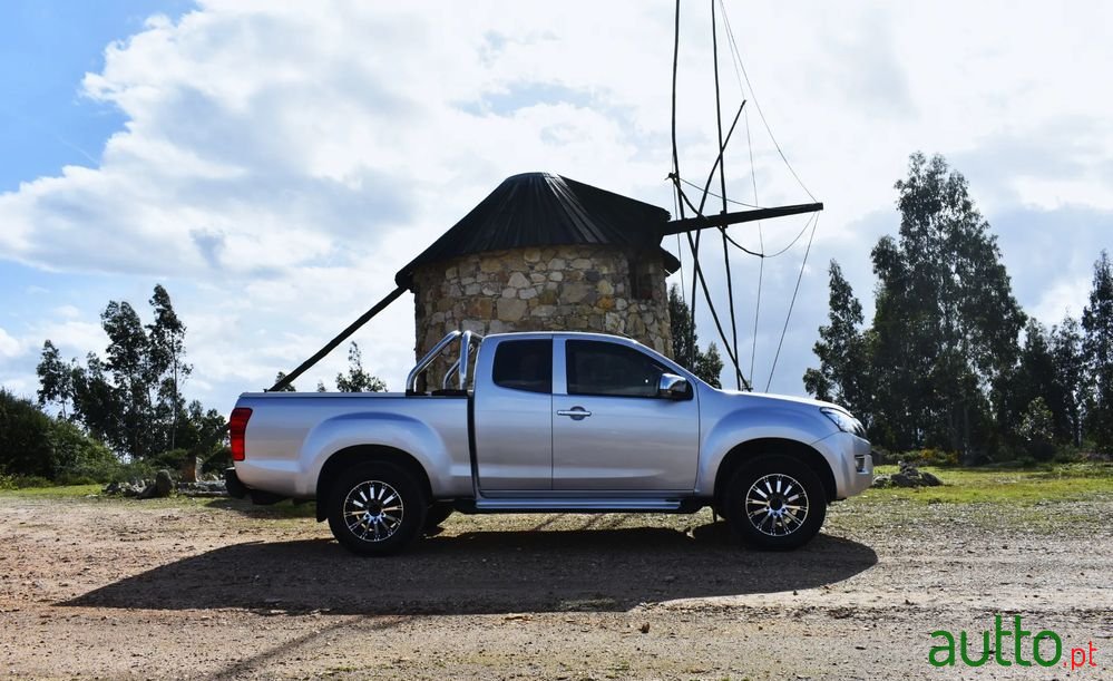 2016' Isuzu D-Max photo #2