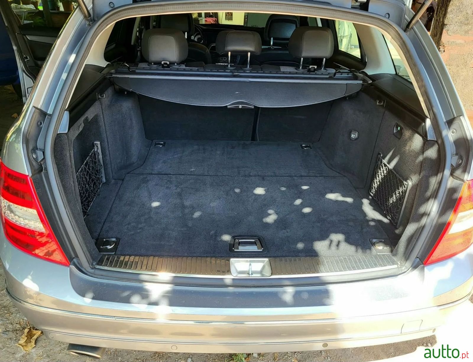 2011' Mercedes-Benz C-220 photo #4