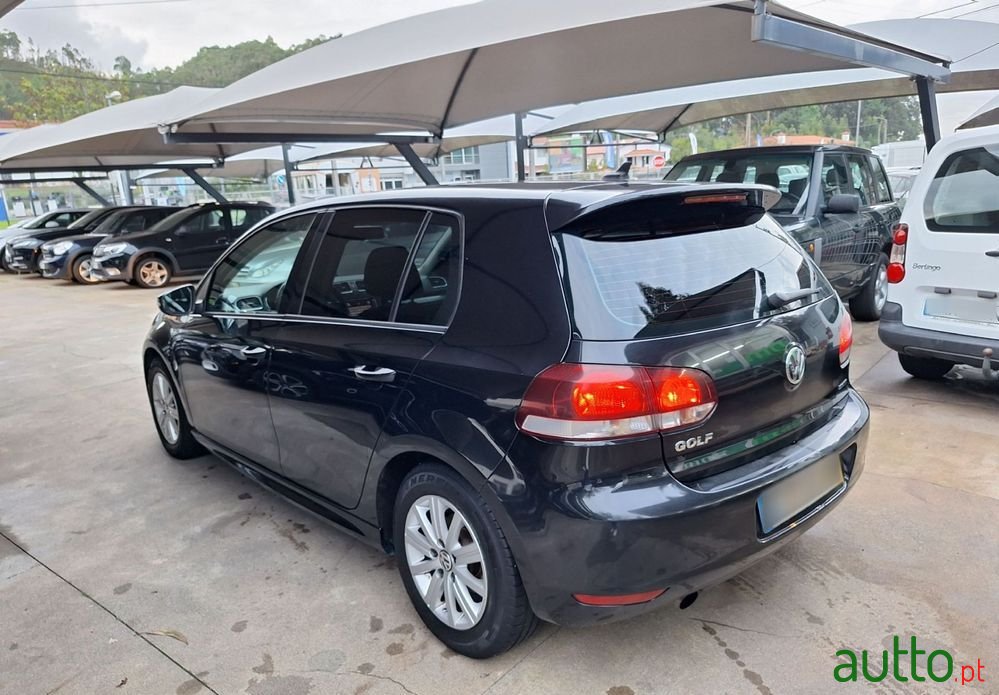 2011' Volkswagen Golf photo #2