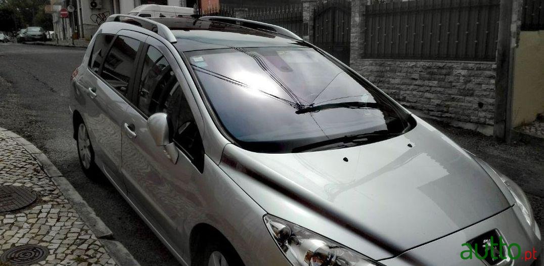 2013' Peugeot 308 Sw photo #1