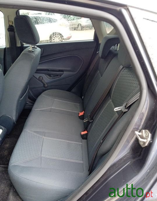 2010' Ford Fiesta photo #2