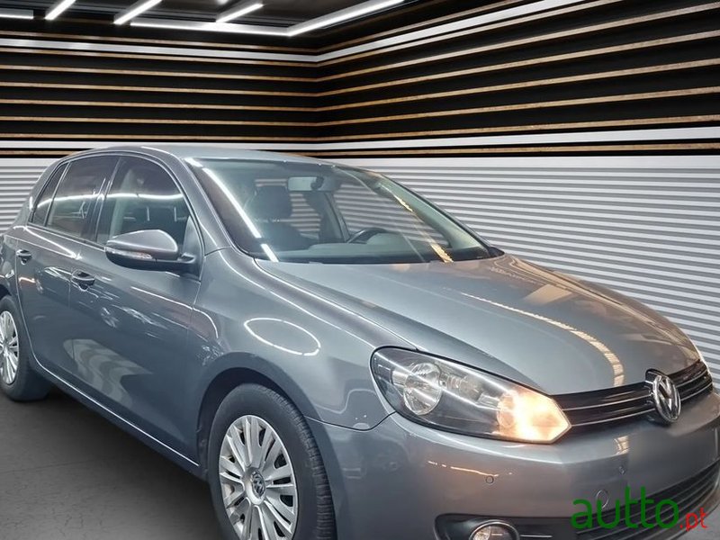 2011' Volkswagen Golf photo #2