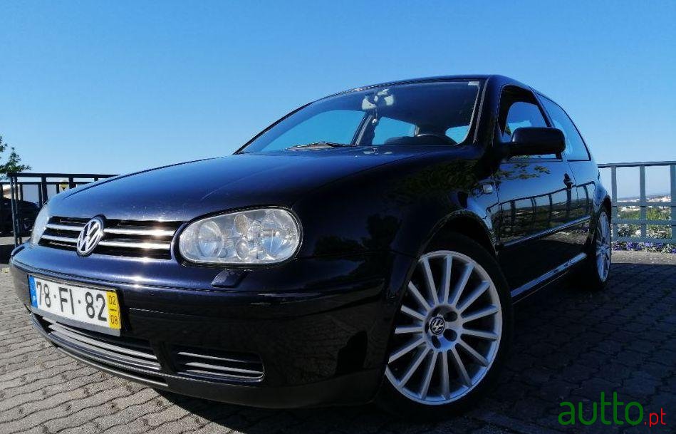 2002' Volkswagen Golf photo #2