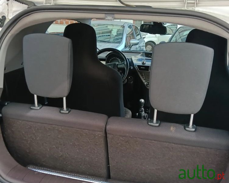 2009' Toyota iQ 1.0 Vvt-I photo #6
