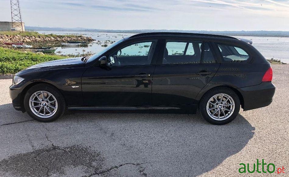 2010' BMW 318 D Touring photo #1