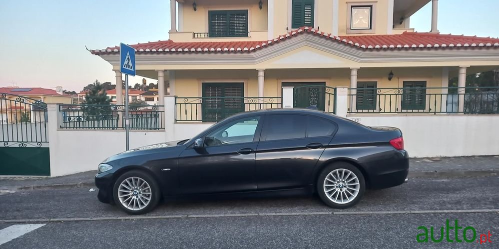 2011' BMW 530 photo #1