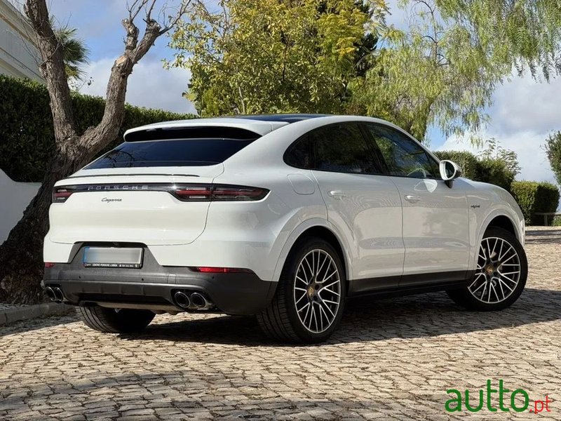 2020' Porsche Cayenne E-Hybrid photo #6