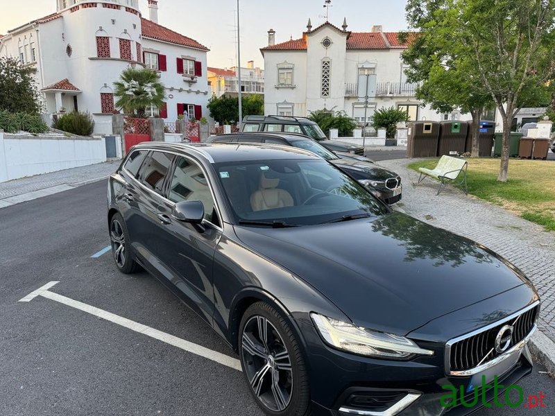 2020' Volvo V60 photo #2