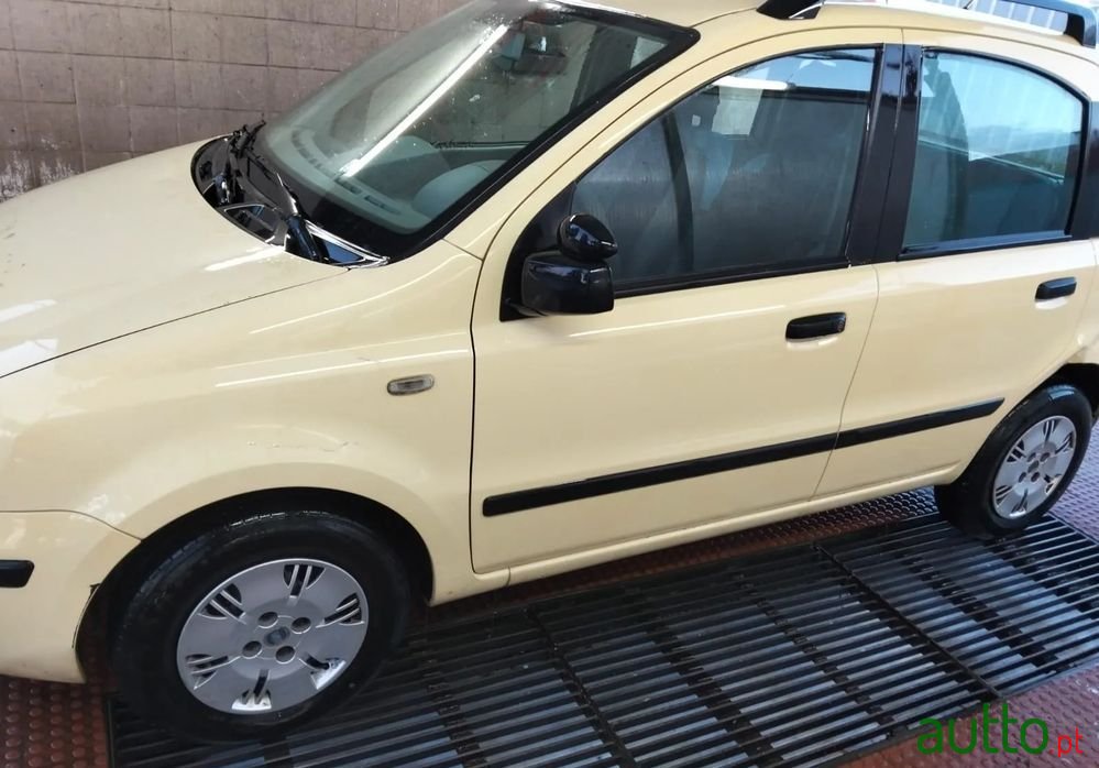 2005' Fiat Panda photo #2