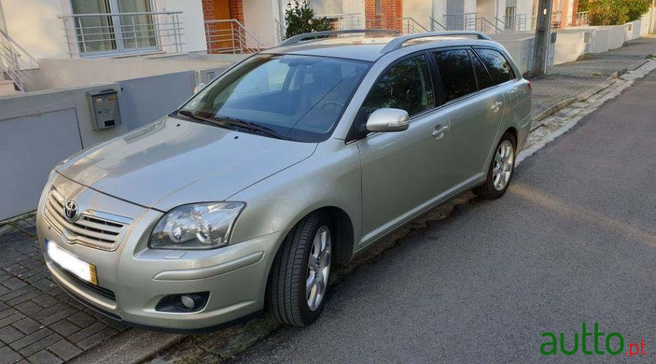 2008' Toyota Avensis Sw photo #2