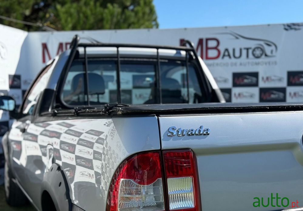 2013' Fiat Strada photo #5