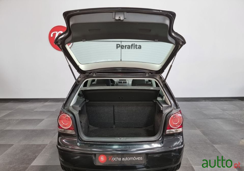 2005' Volkswagen Polo photo #5