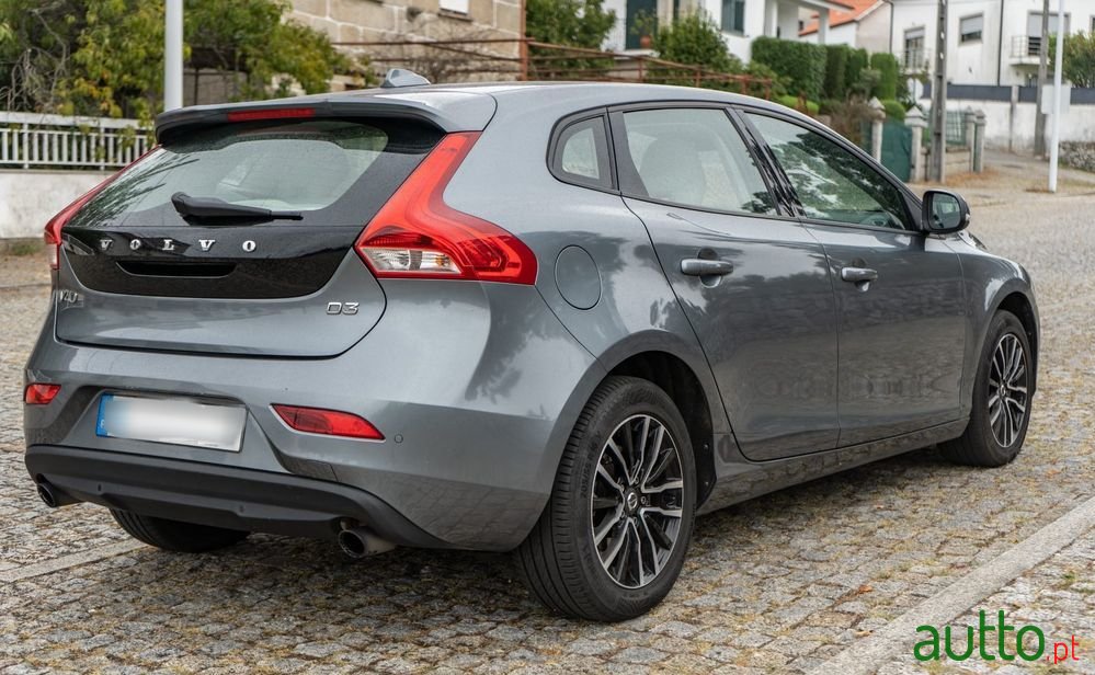 2017' Volvo V40 photo #2