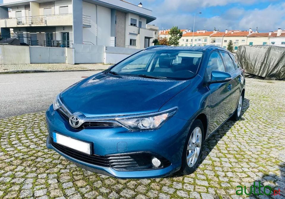 2016' Toyota Auris Touring Sports photo #1