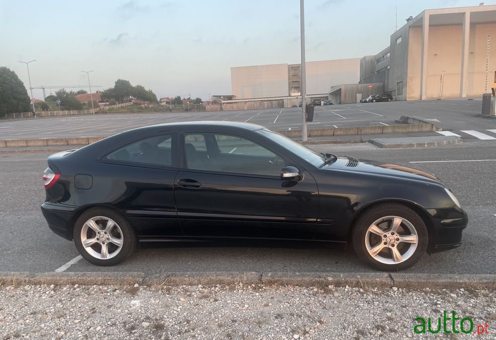 2004' Mercedes-Benz Classe C photo #3