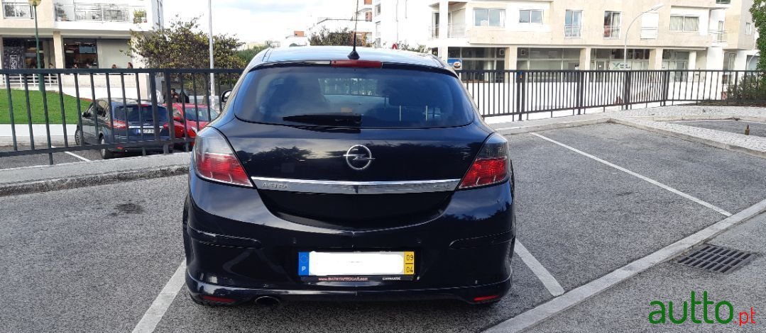 2009' Opel Astra Gtc photo #2