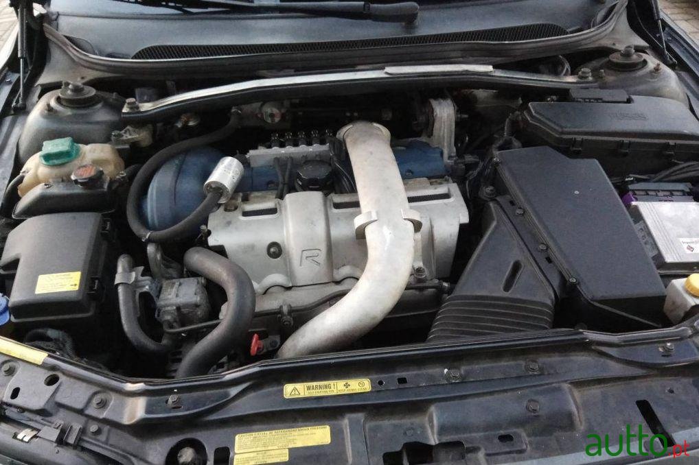 2003' Volvo V70 2.5 T Premium photo #1